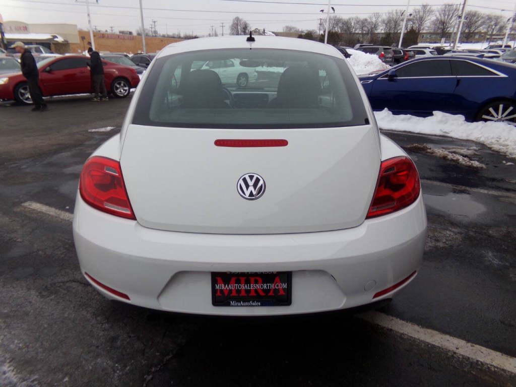 2012 Volkswagen Beetle Image 3