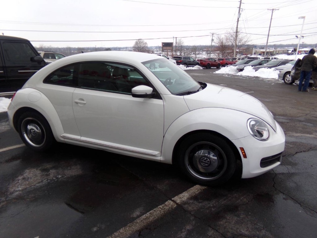 2012 Volkswagen Beetle Image 4