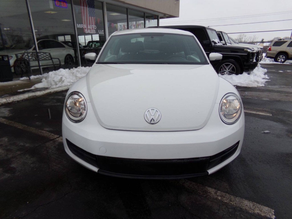 2012 Volkswagen Beetle Image 5