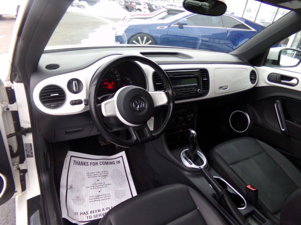 2012 Volkswagen Beetle Image 7