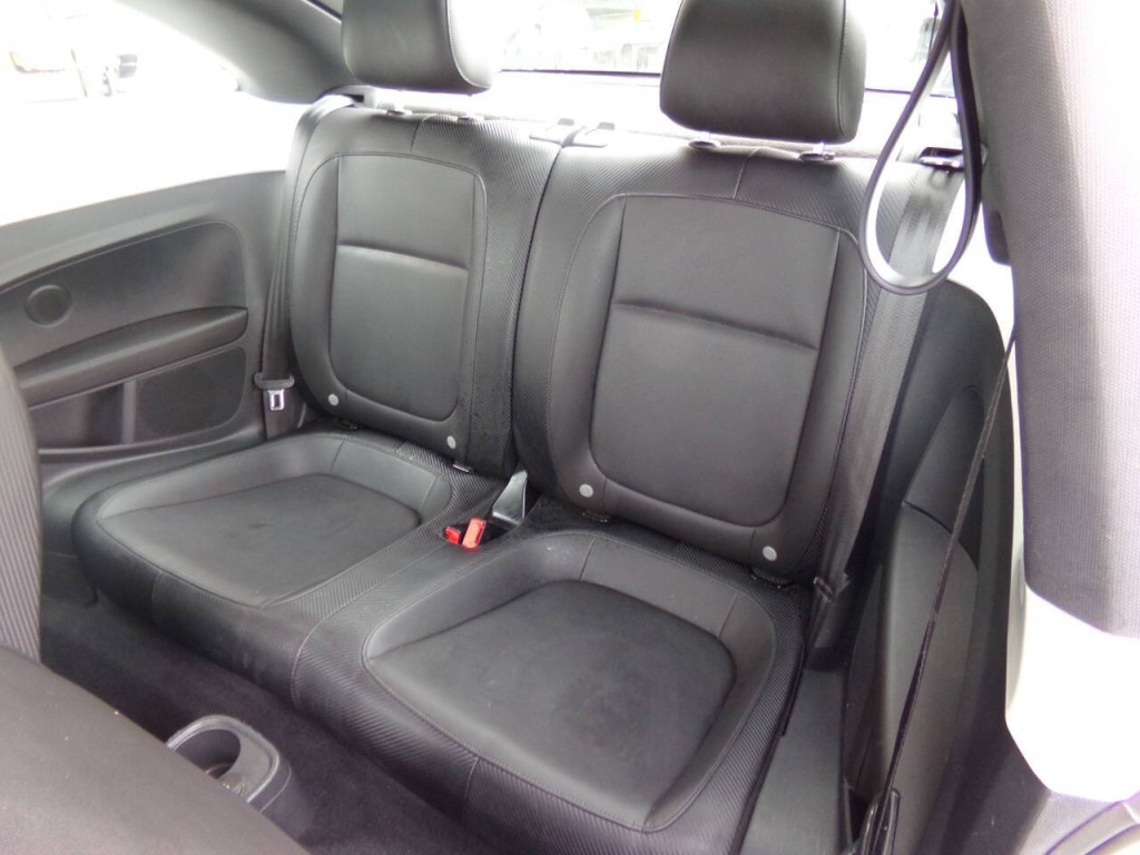 2012 Volkswagen Beetle Image 10
