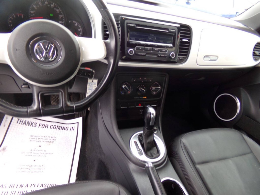 2012 Volkswagen Beetle Image 14