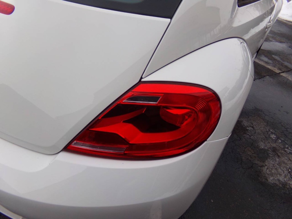 2012 Volkswagen Beetle Image 20