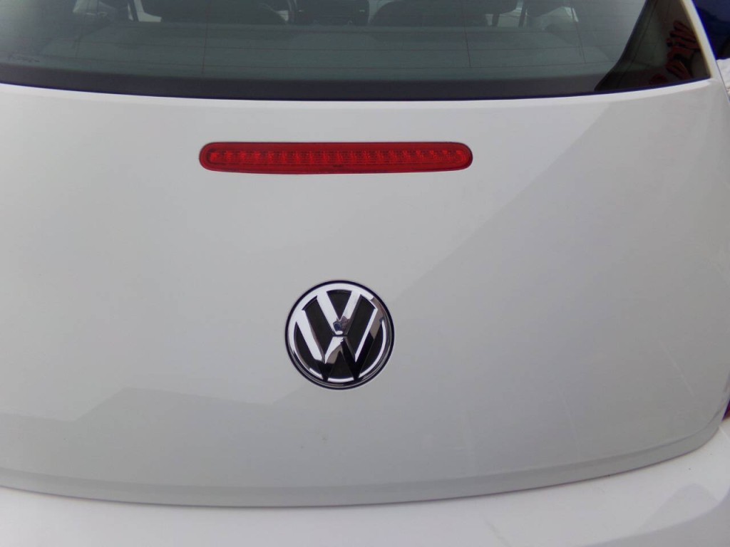 2012 Volkswagen Beetle Image 21