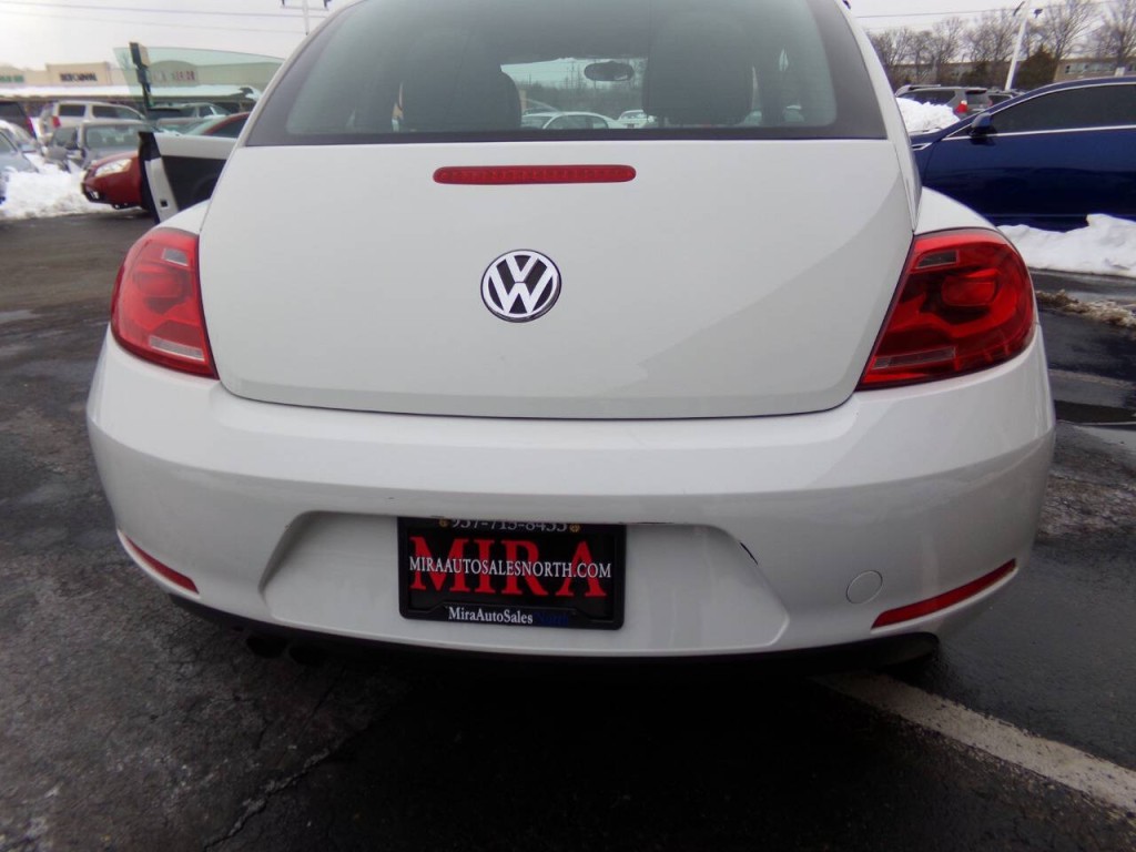 2012 Volkswagen Beetle Image 22