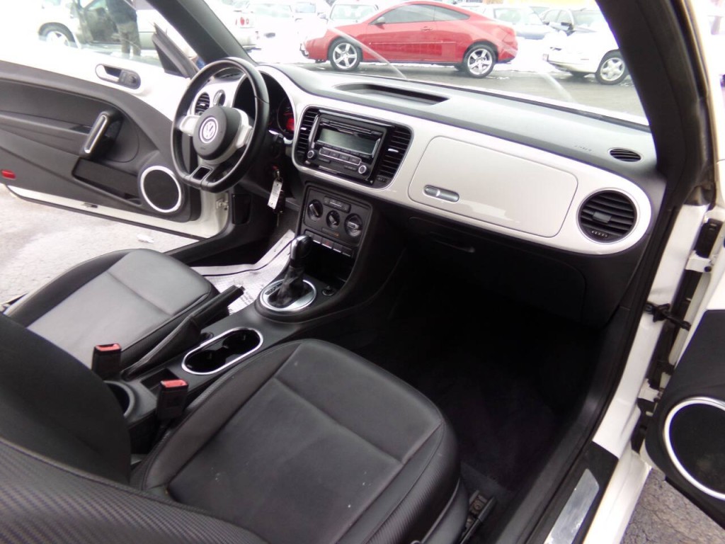 2012 Volkswagen Beetle Image 27