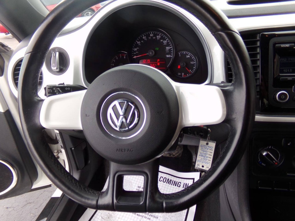 2012 Volkswagen Beetle Image 33