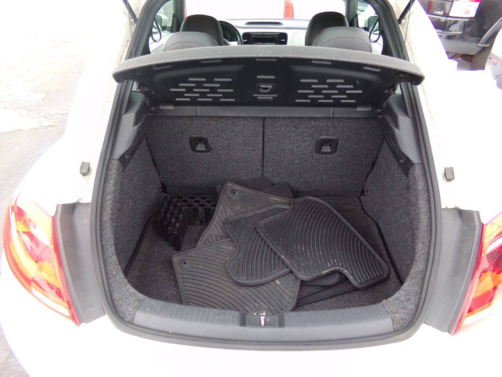 2012 Volkswagen Beetle Image 46