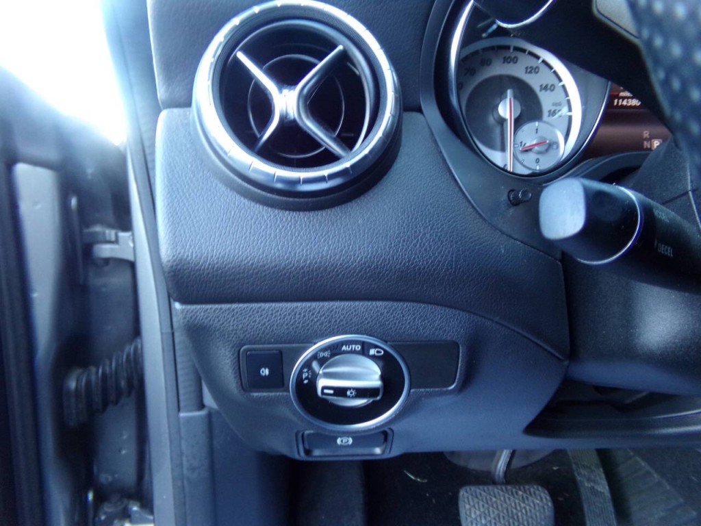 2014 Mercedes-Benz CLA-Class Image 18