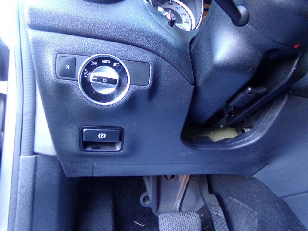 2014 Mercedes-Benz CLA-Class Image 26