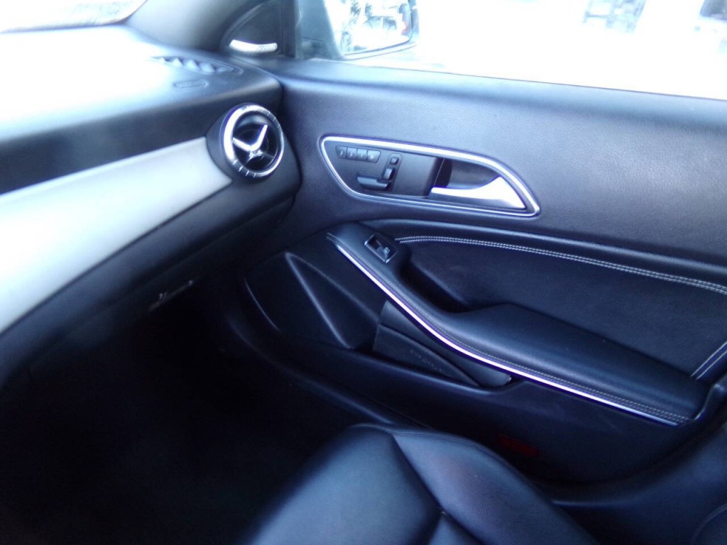 2014 Mercedes-Benz CLA-Class Image 28