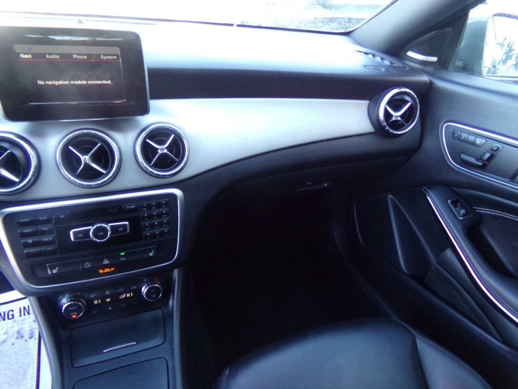 2014 Mercedes-Benz CLA-Class Image 29