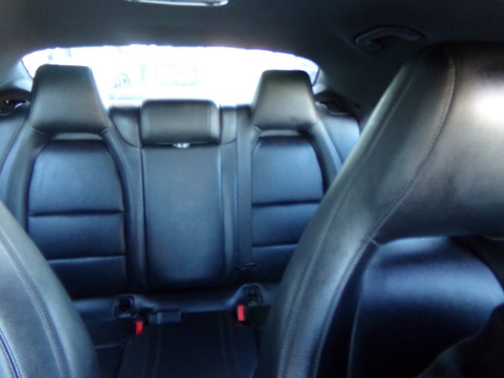 2014 Mercedes-Benz CLA-Class Image 30