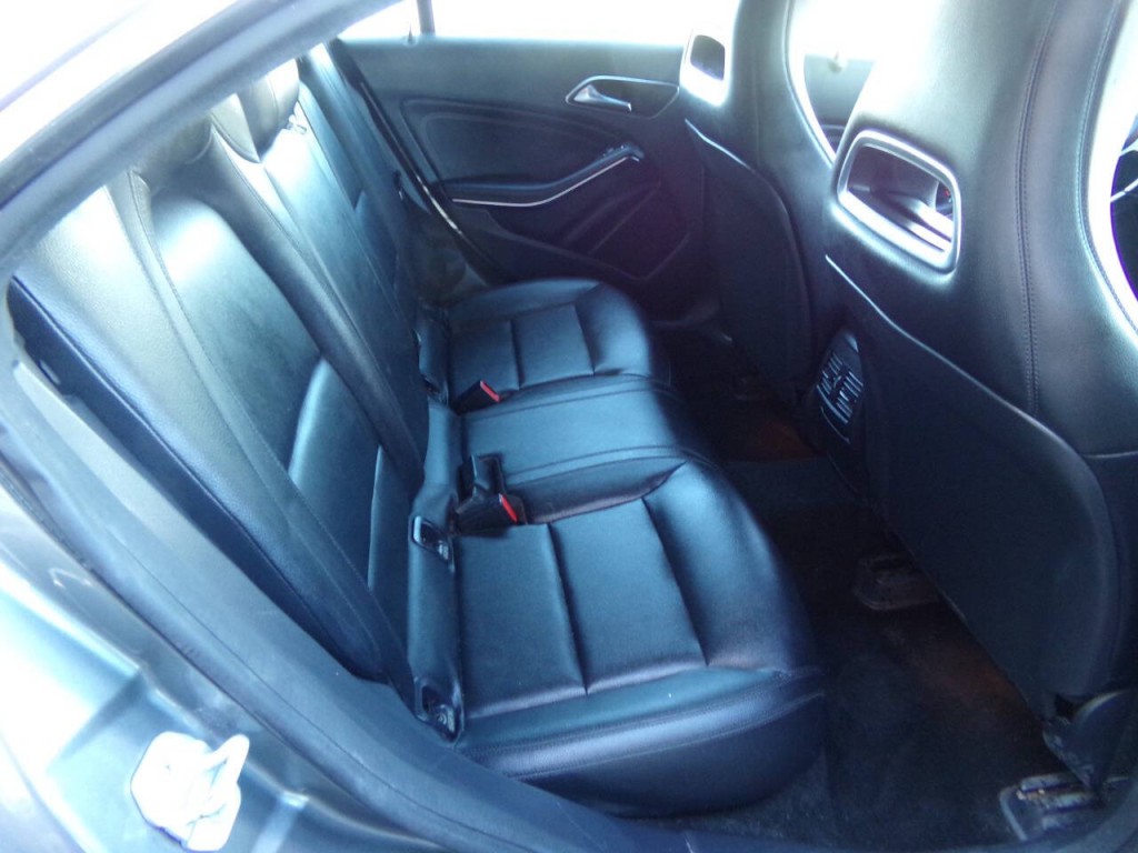 2014 Mercedes-Benz CLA-Class Image 36