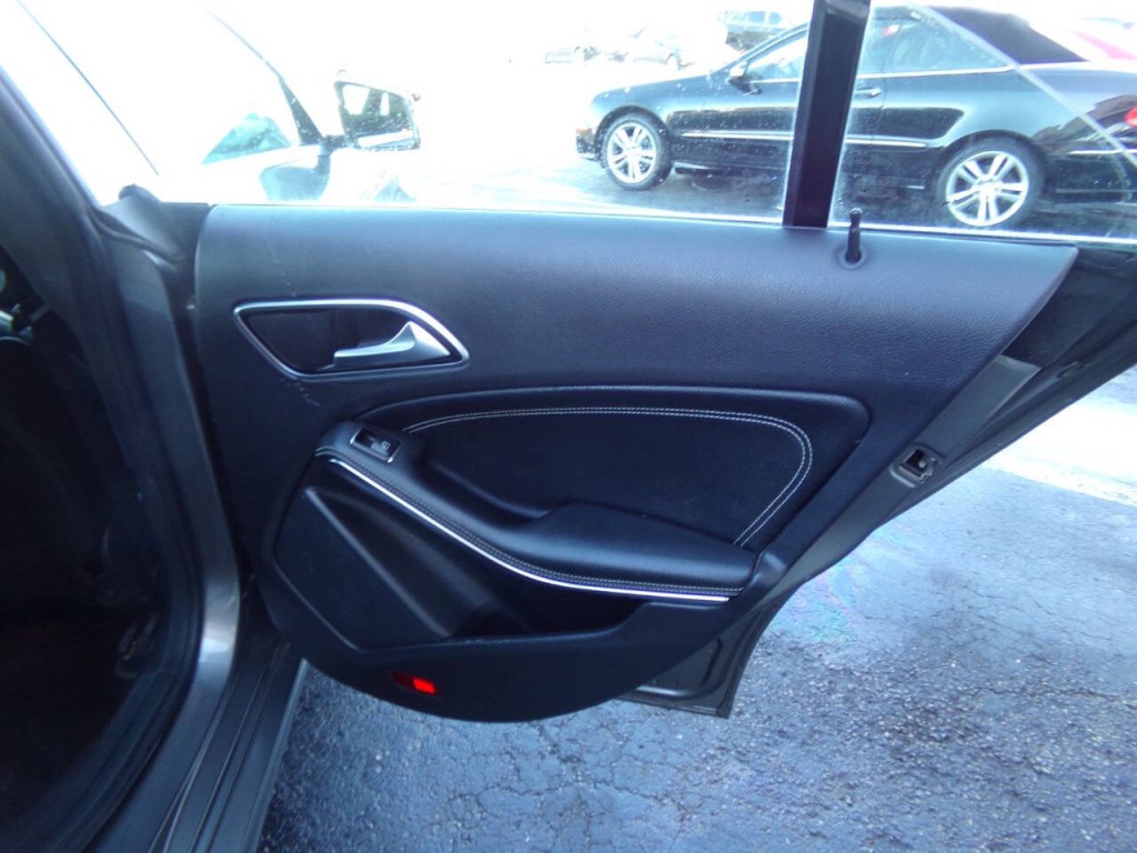 2014 Mercedes-Benz CLA-Class Image 37