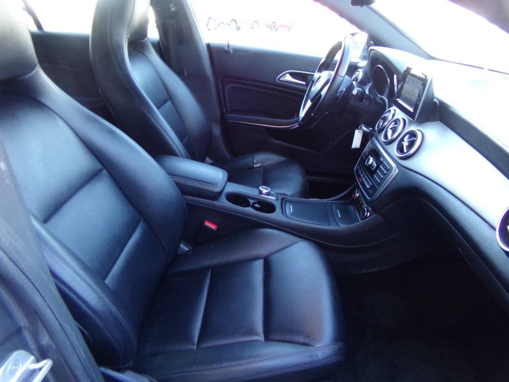 2014 Mercedes-Benz CLA-Class Image 40