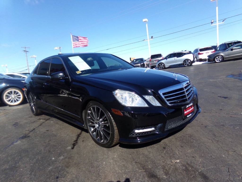 2012 Mercedes-Benz E-Class Image 3