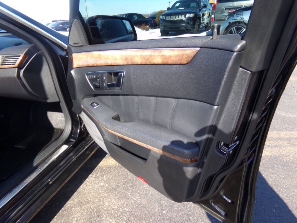 2012 Mercedes-Benz E-Class Image 37