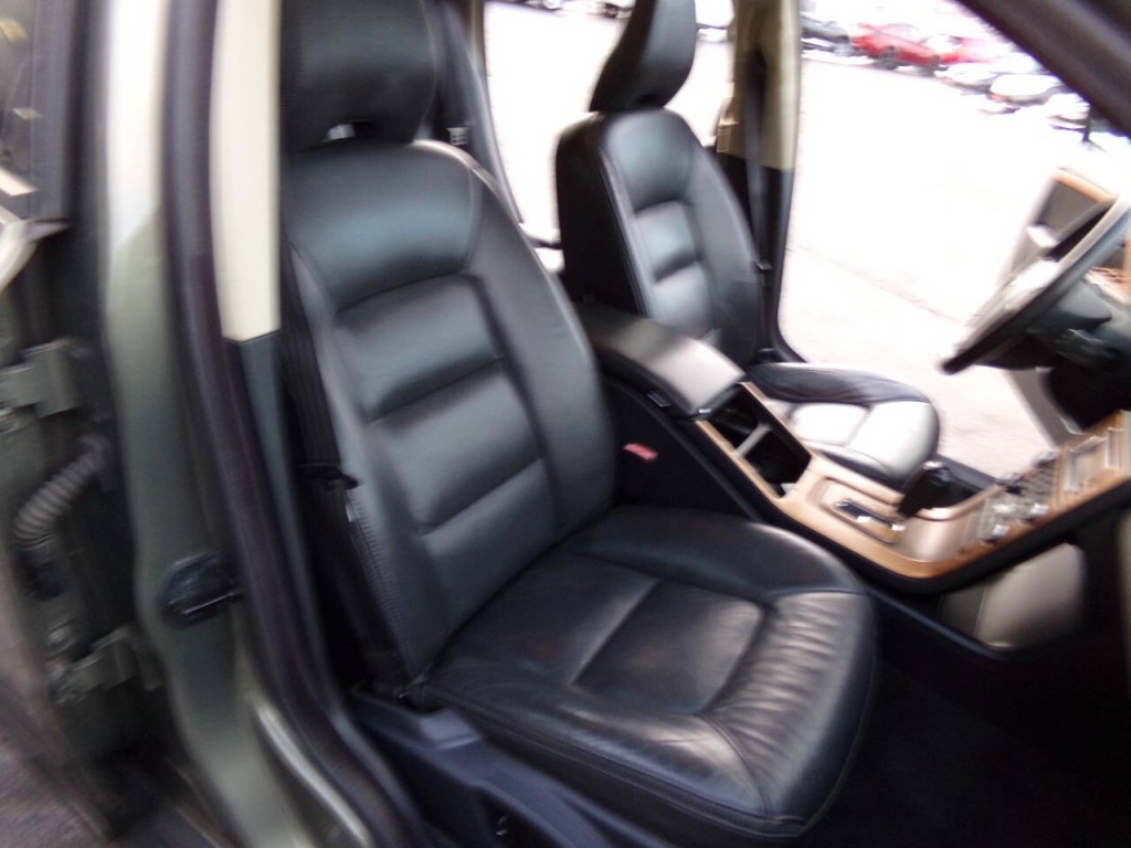 2009 Volvo XC70 Image 24