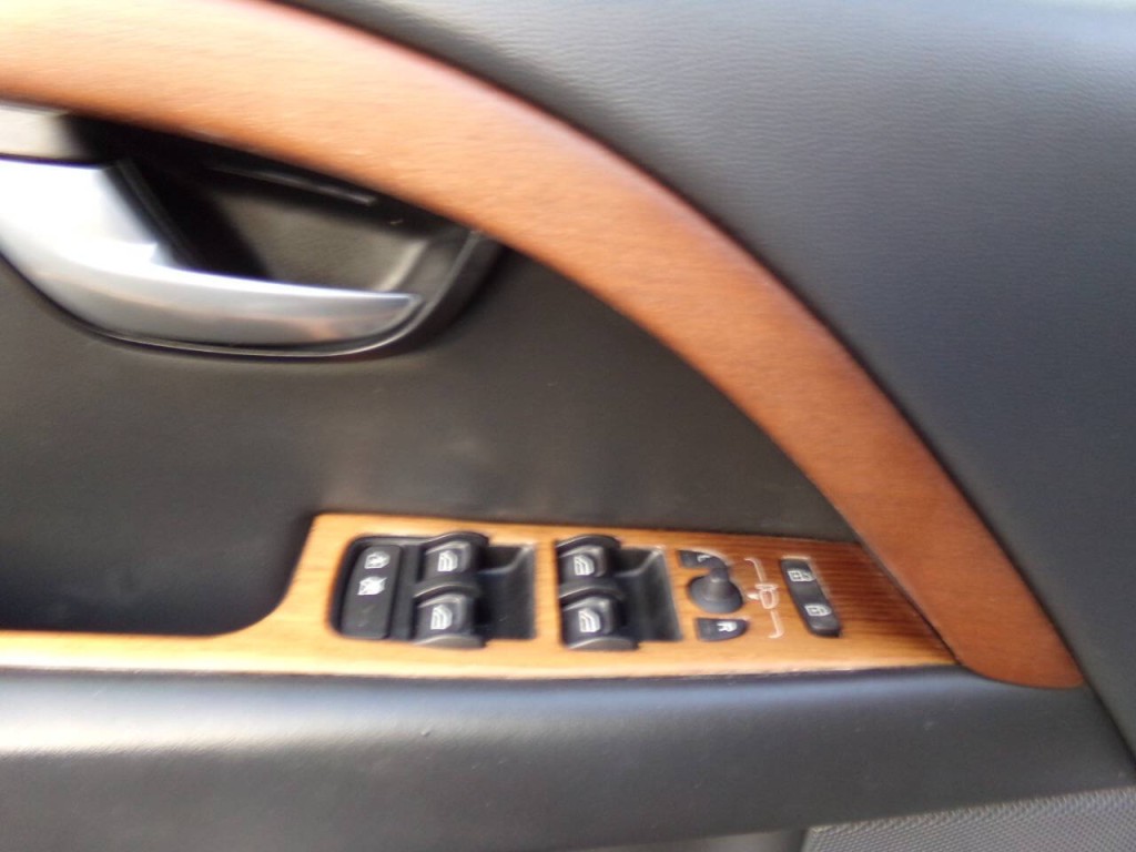 2009 Volvo XC70 Image 28