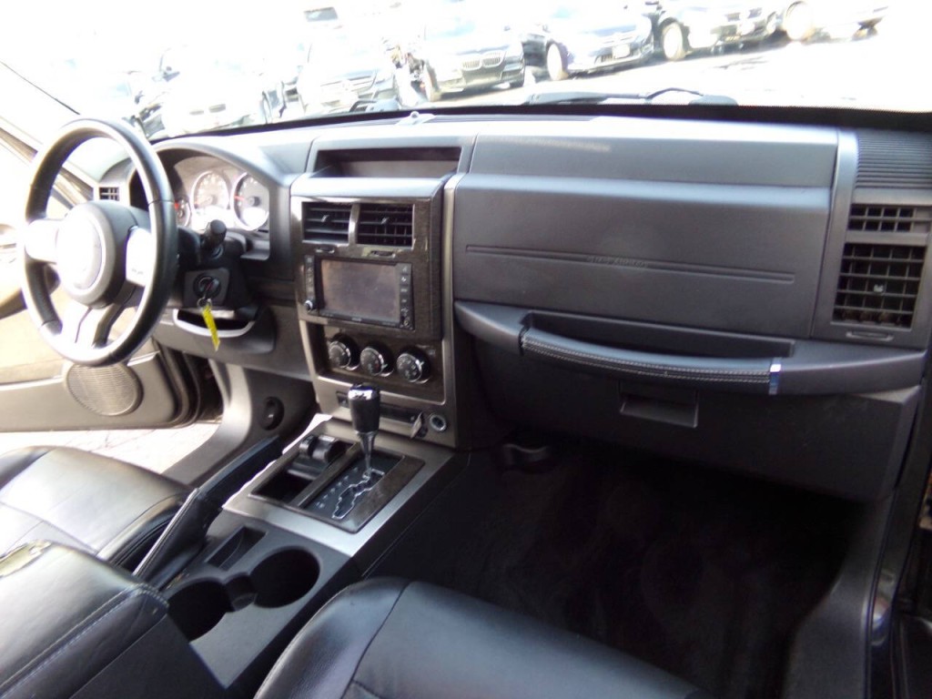 2012 Jeep Liberty Image 24