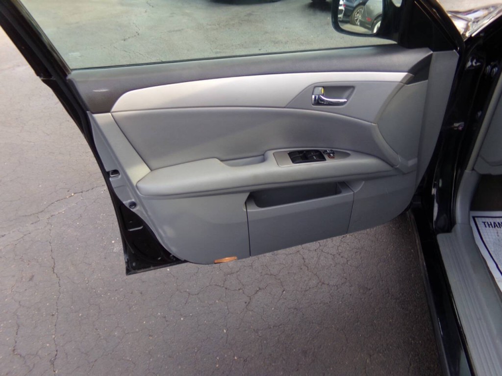 2009 Toyota Avalon Image 12