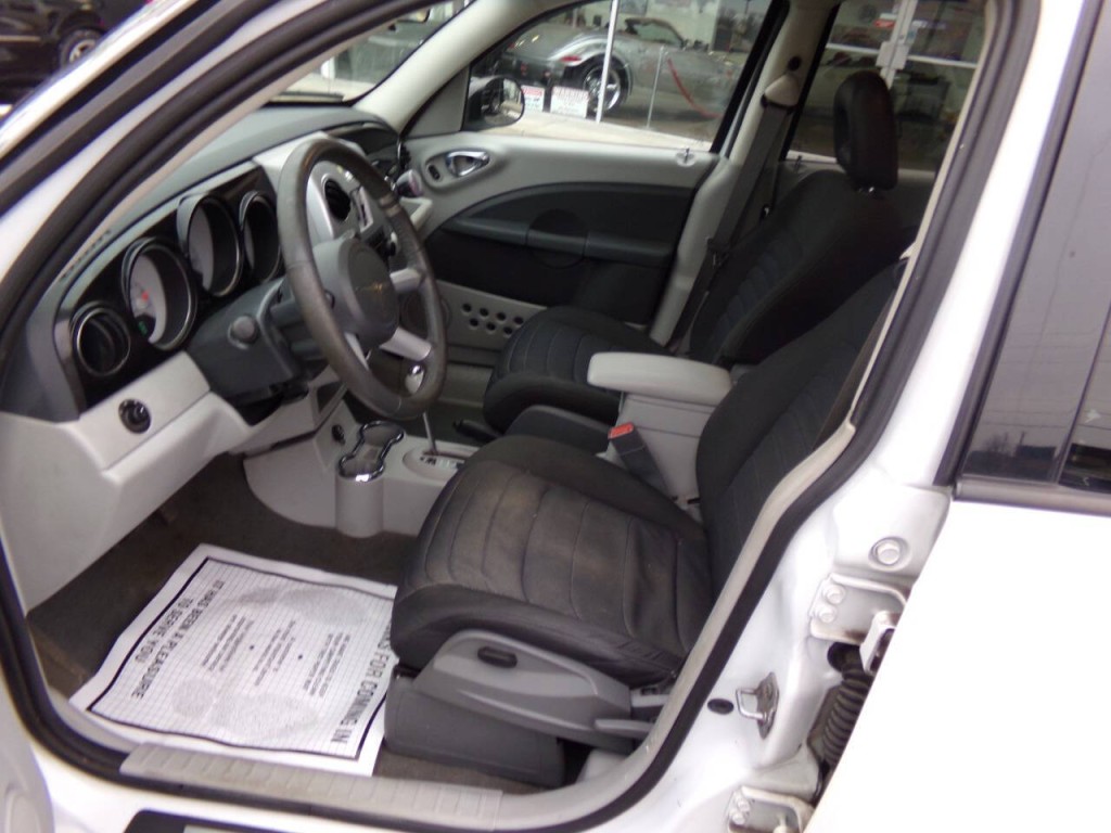 2009 Chrysler PT Cruiser Image 12