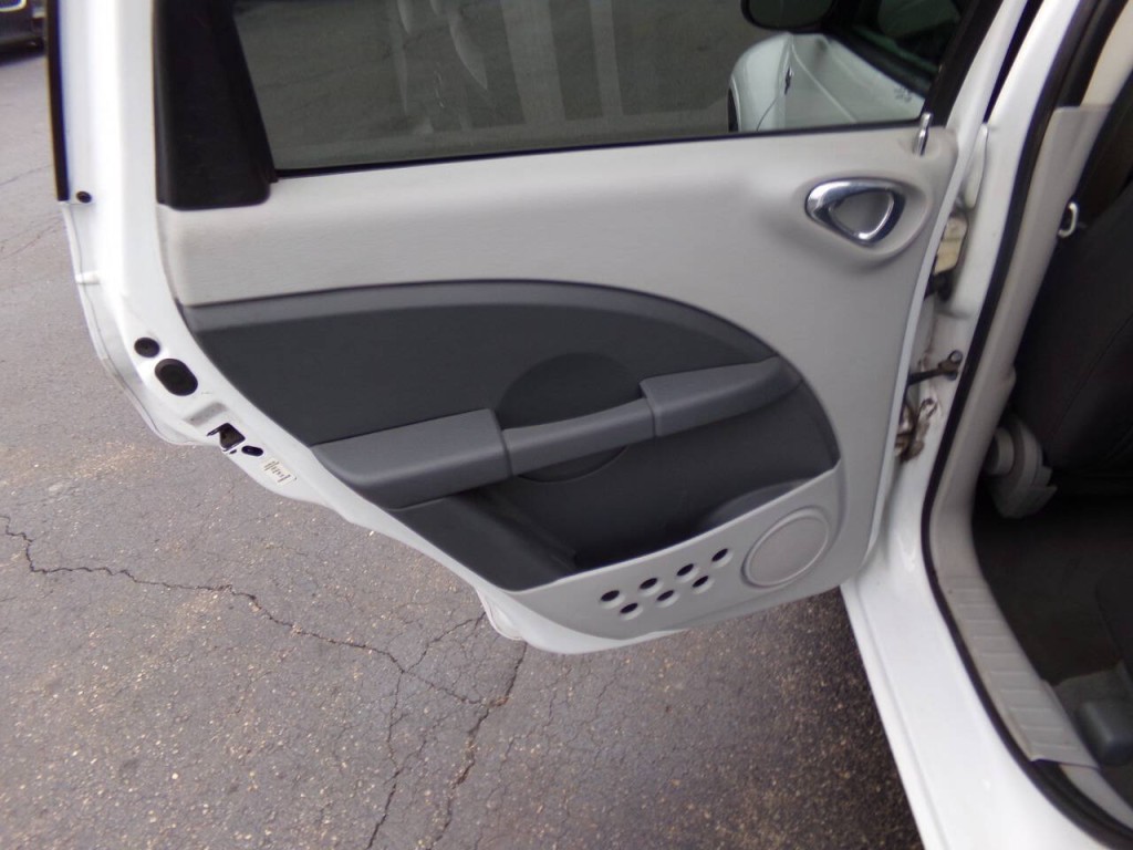 2009 Chrysler PT Cruiser Image 21