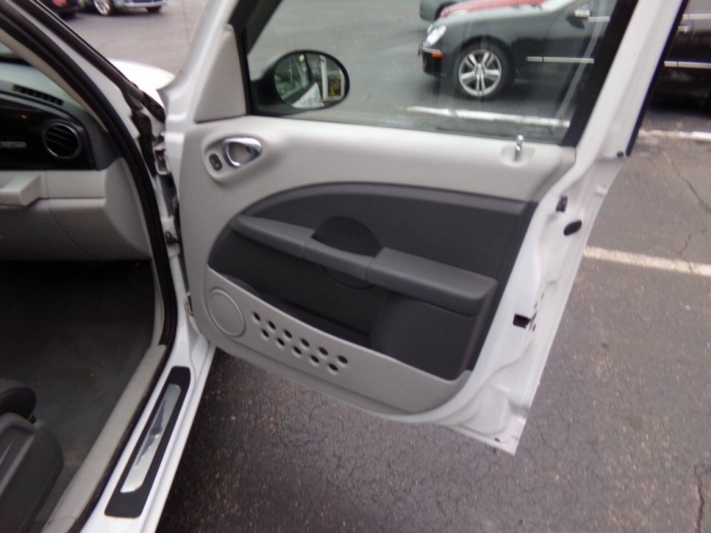 2009 Chrysler PT Cruiser Image 34