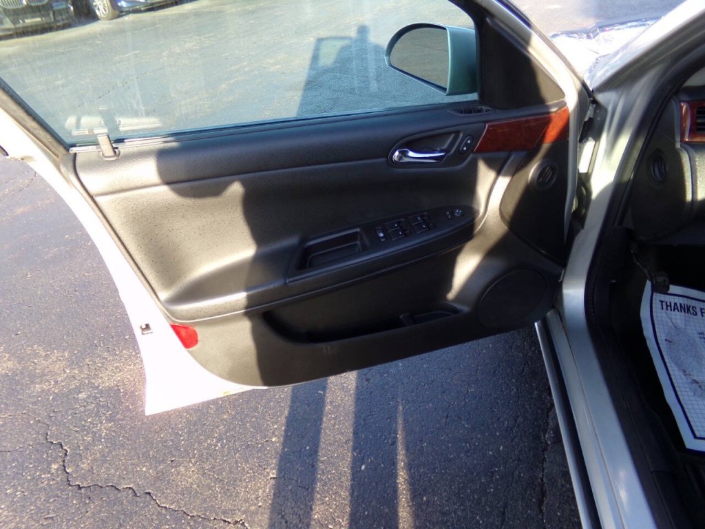 2008 Chevrolet Impala Image 11