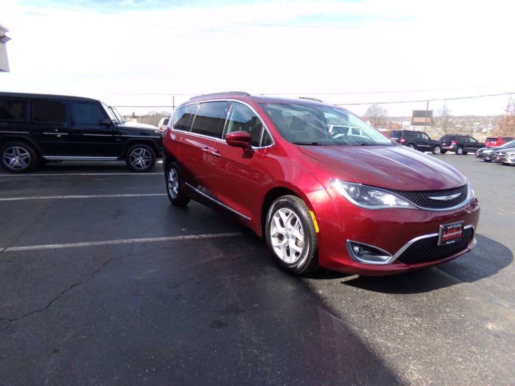 2017 Chrysler Pacifica Image 5