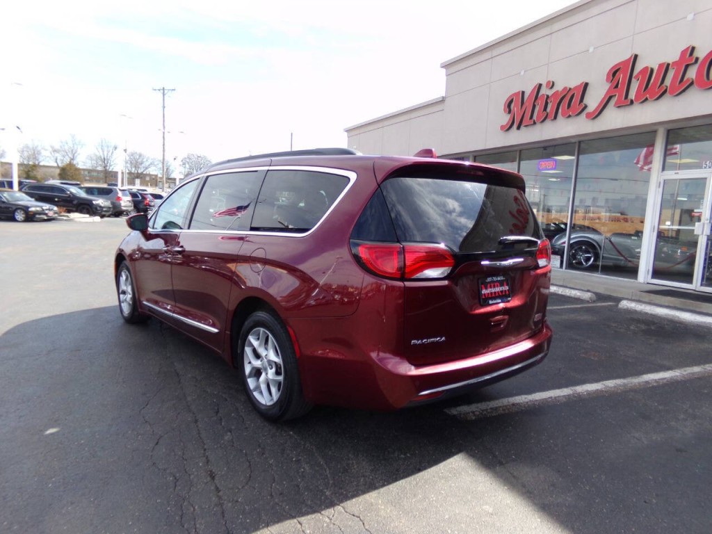2017 Chrysler Pacifica Image 9