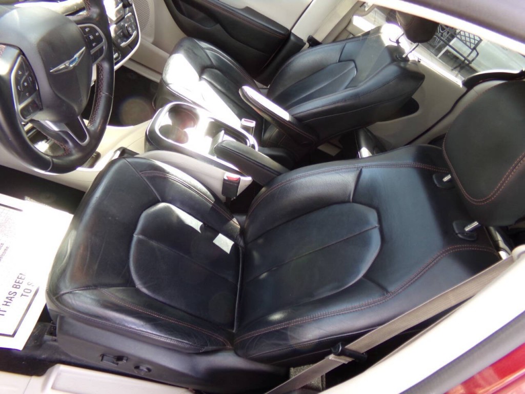 2017 Chrysler Pacifica Image 12