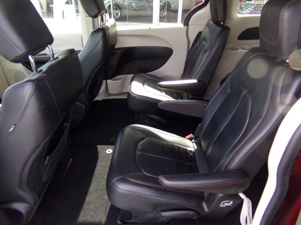 2017 Chrysler Pacifica Image 14
