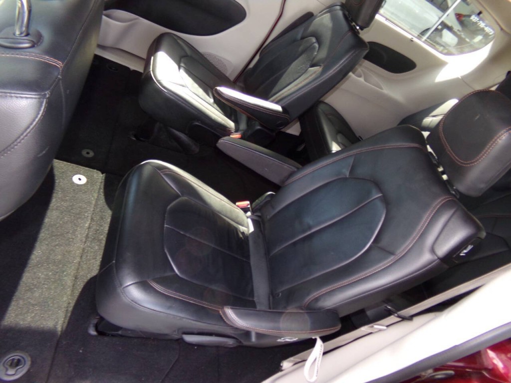 2017 Chrysler Pacifica Image 15