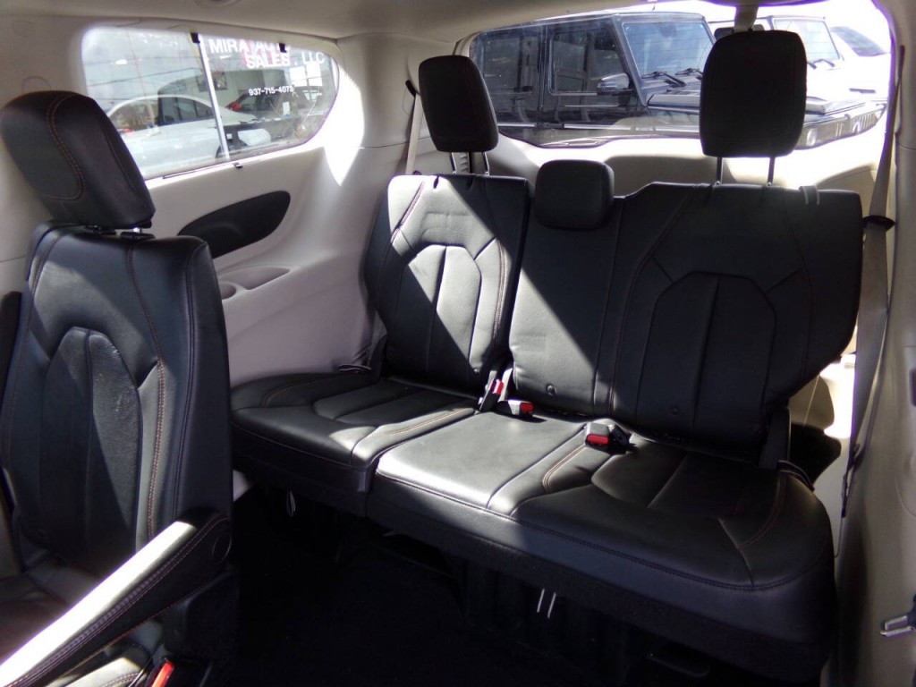2017 Chrysler Pacifica Image 16