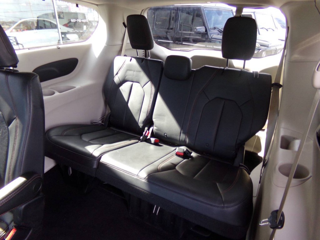 2017 Chrysler Pacifica Image 17
