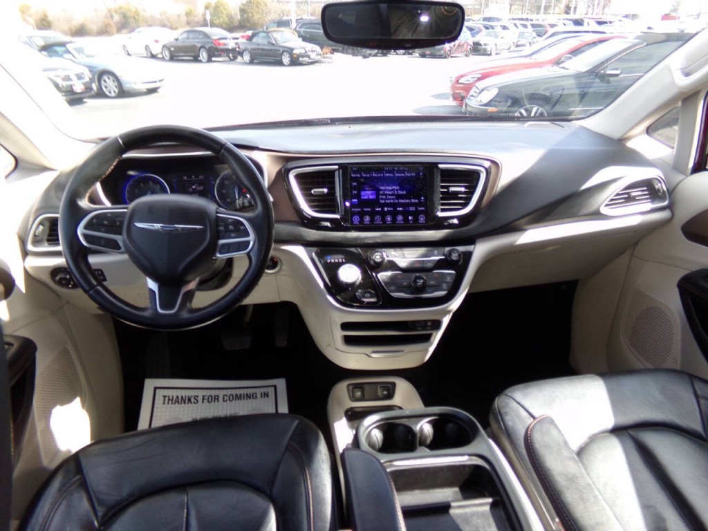 2017 Chrysler Pacifica Image 21