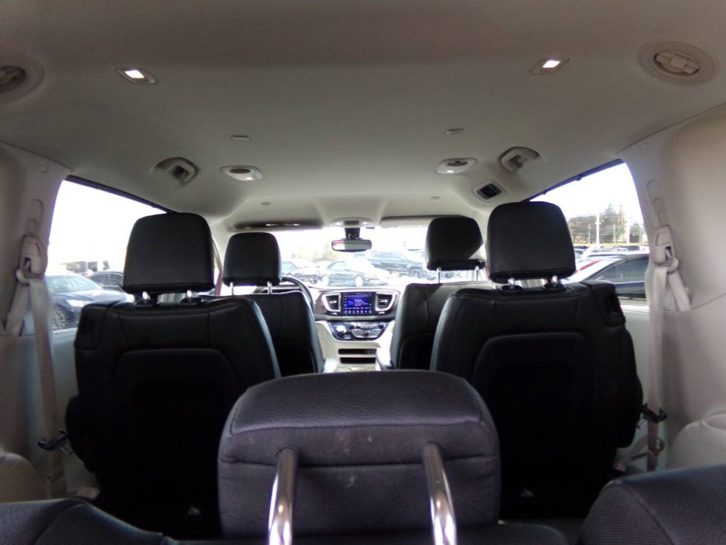 2017 Chrysler Pacifica Image 24