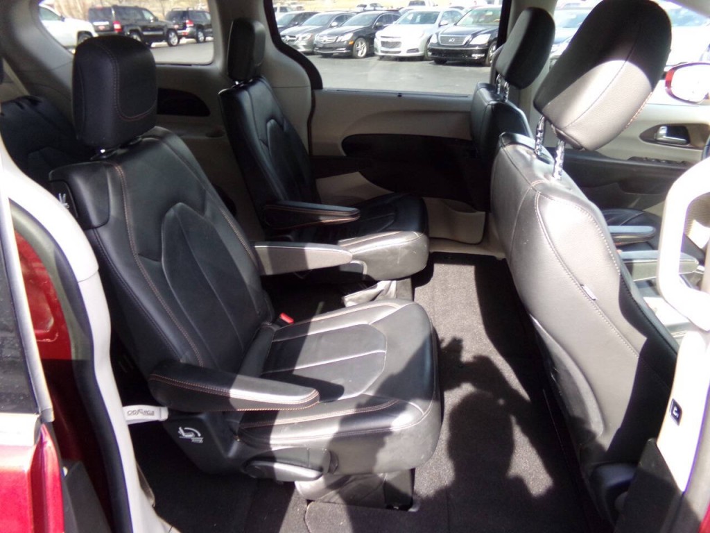 2017 Chrysler Pacifica Image 25
