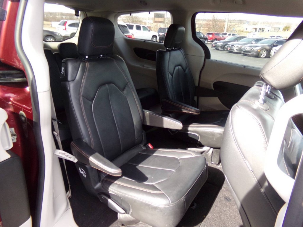 2017 Chrysler Pacifica Image 26