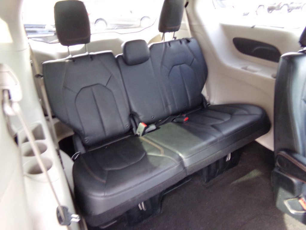 2017 Chrysler Pacifica Image 27