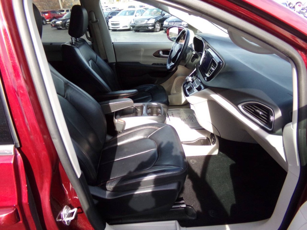 2017 Chrysler Pacifica Image 29
