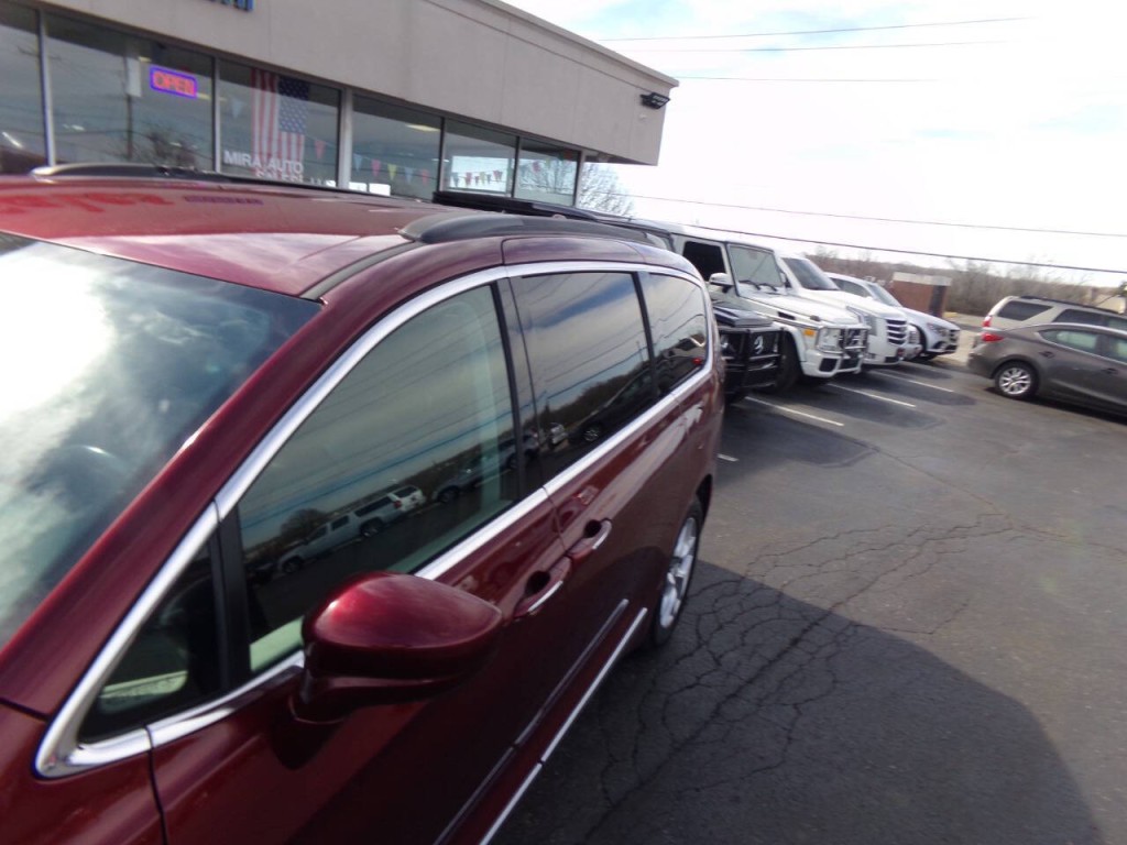 2017 Chrysler Pacifica Image 37