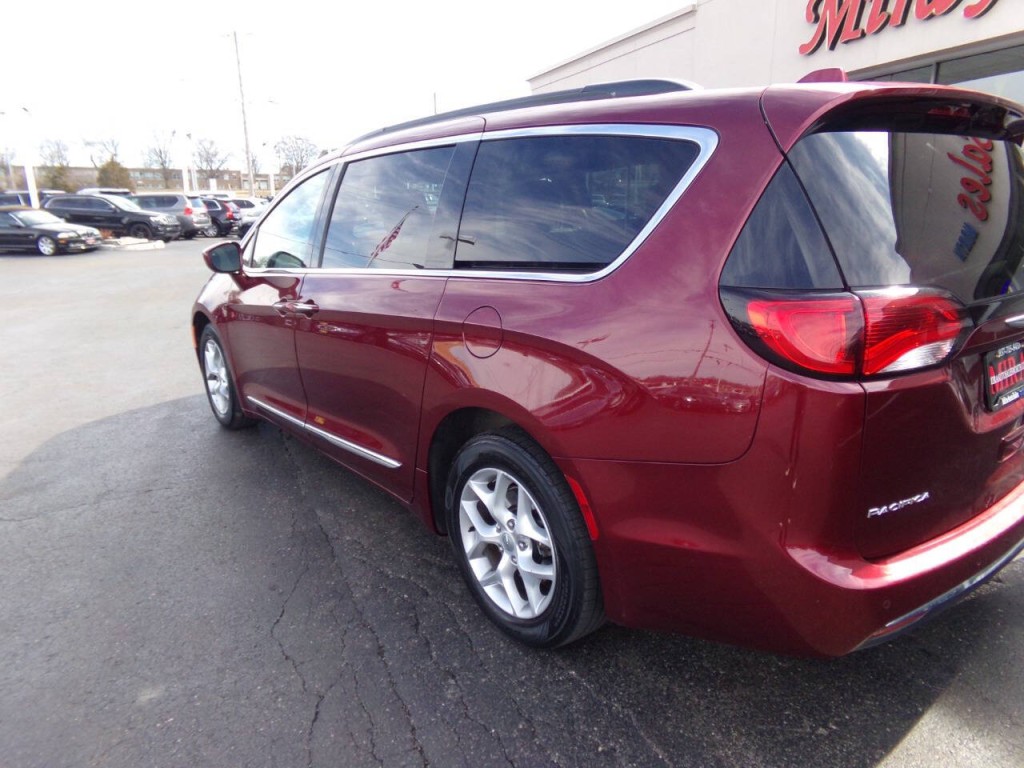 2017 Chrysler Pacifica Image 39