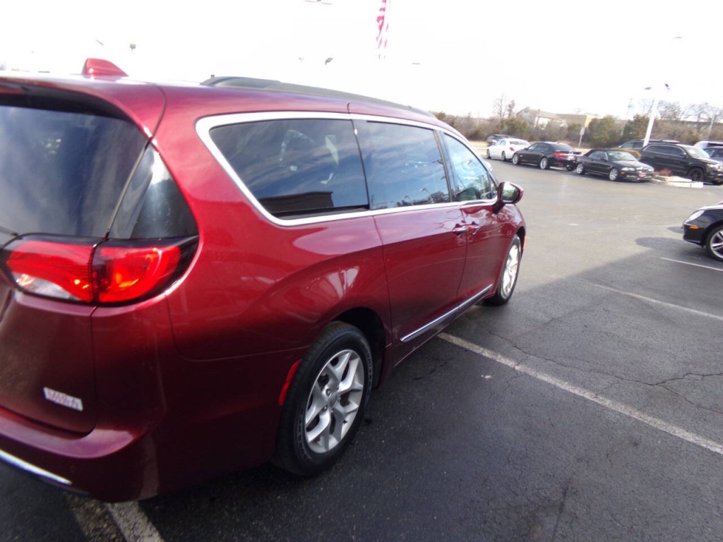 2017 Chrysler Pacifica Image 41