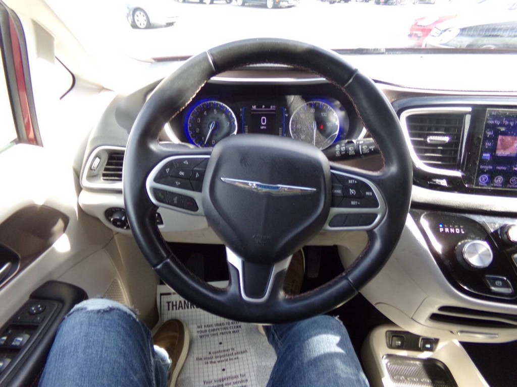 2017 Chrysler Pacifica Image 52