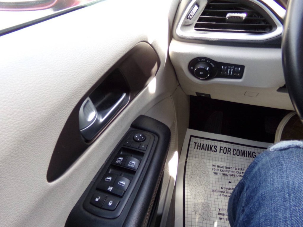 2017 Chrysler Pacifica Image 53