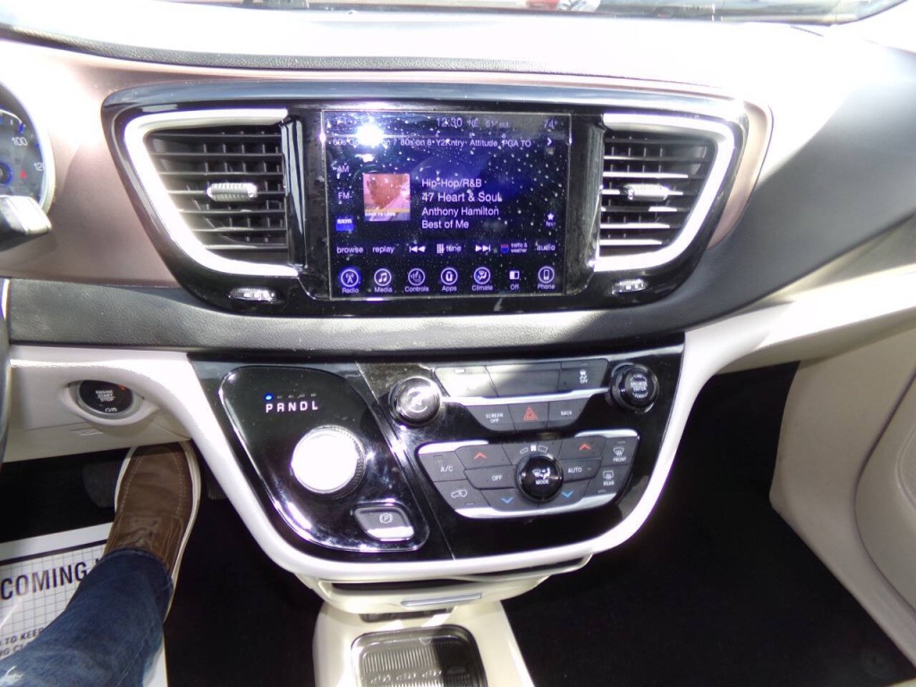 2017 Chrysler Pacifica Image 59