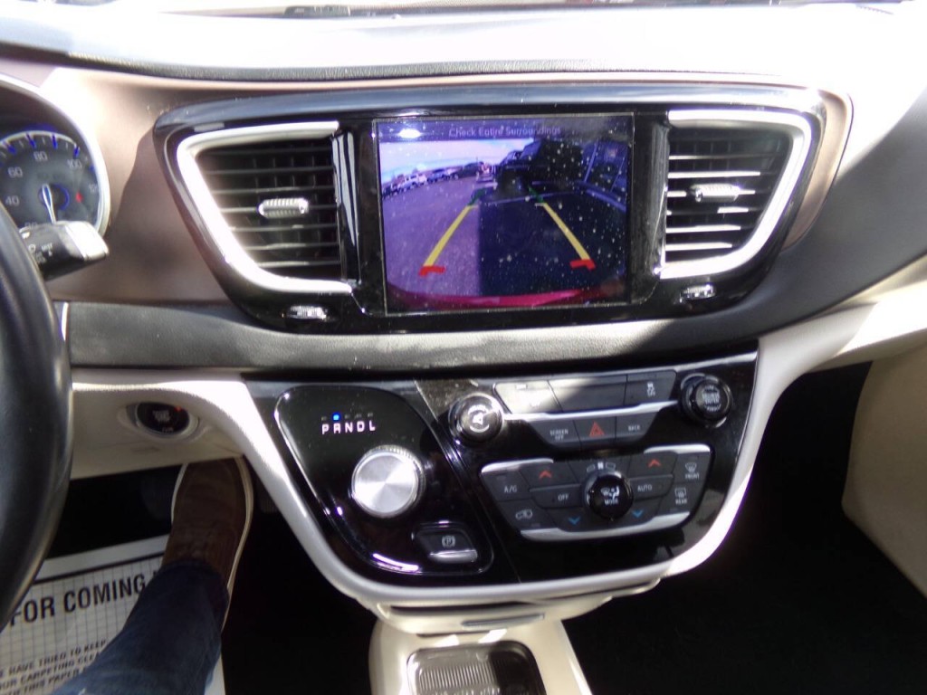 2017 Chrysler Pacifica Image 60